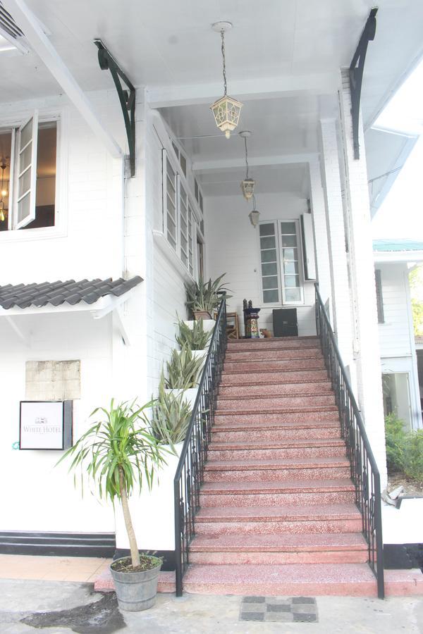 The White Bed And Breakfast Bacolod Eksteriør billede